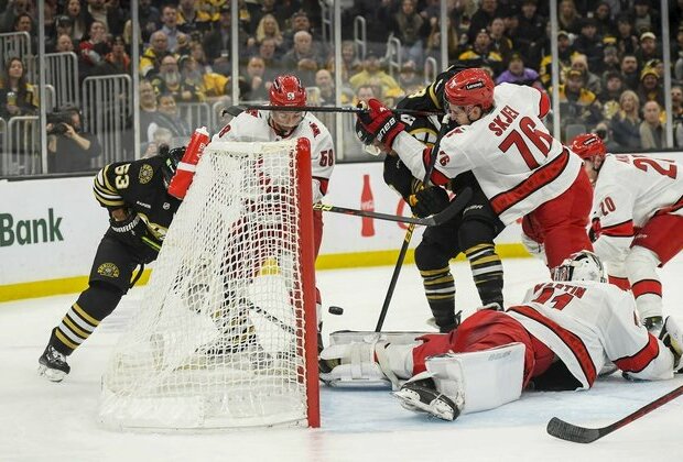 Hurricanes end Bruins' nine-game point streak