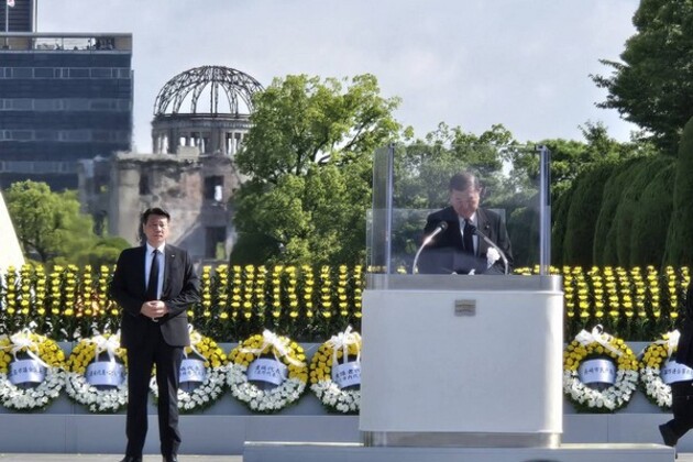 Japan PM vows to "prevent such a calamity from happening again" on anniversary of Hiroshima atomic bombing