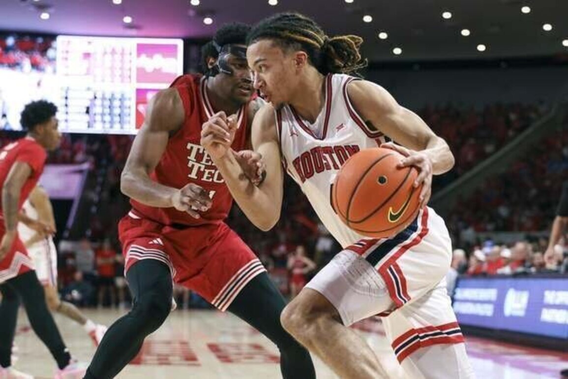 No. 7 Houston puts nation-best road win streak on line at Baylor