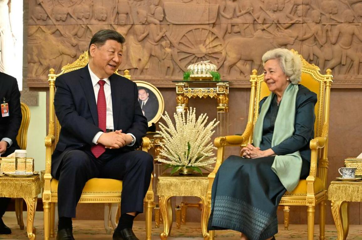 Xi meets Cambodian Queen Mother