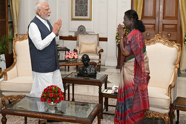 PM Modi meets President Murmu, briefs her on Operation Sindoor