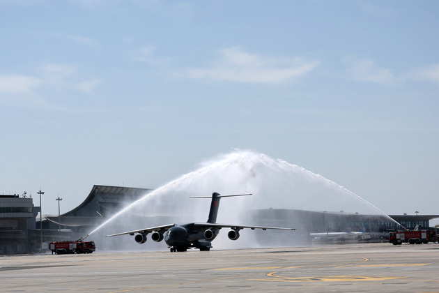 Photo Flash | Remains of 12 Chinese martyrs in Korean War returned to homeland from ROK