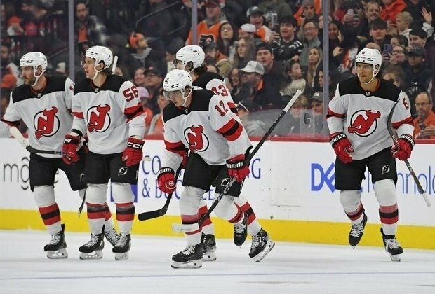 Cody Glass scores in debut, as Devils take down Flyers