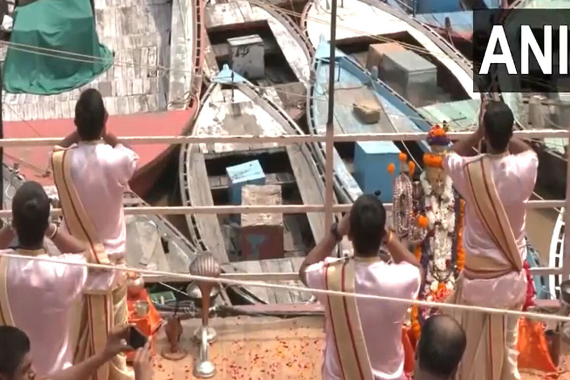 Lunar Eclipse 2025: Ganga Aarti performs in Varanasi ahead of rare celestial event