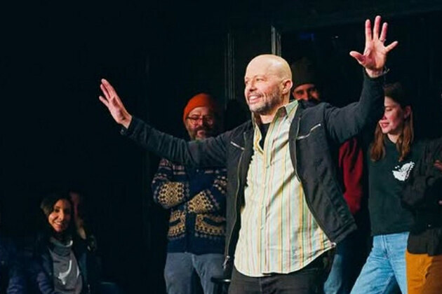 Jon Cryer opens up about "complicated relationship" with Charlie Sheen