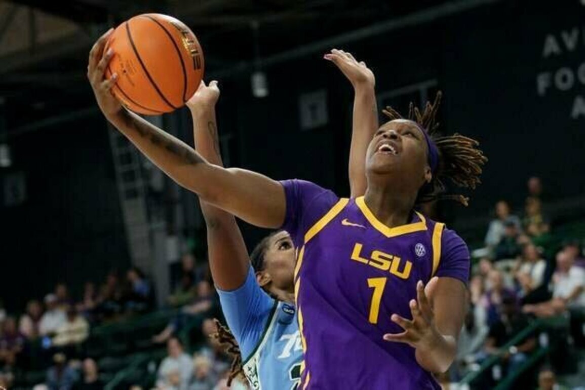 Women's Top 25 roundup: No. 5 LSU hits triple digits again