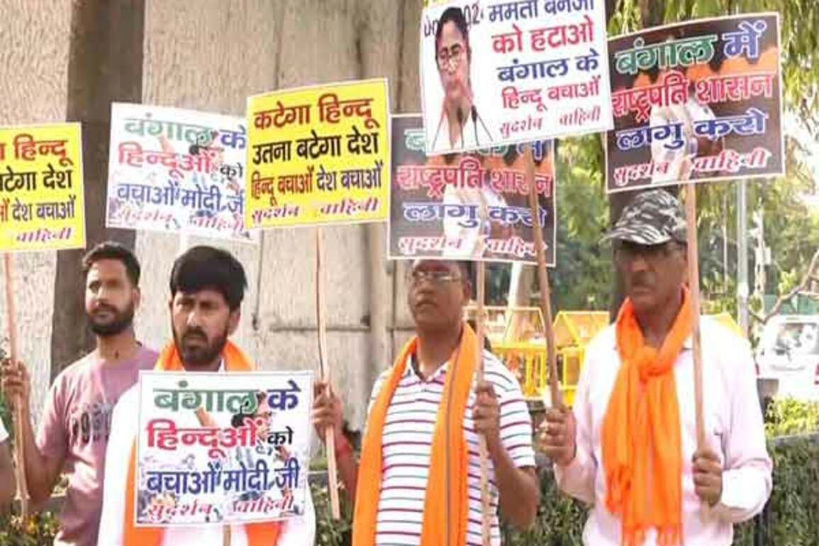 Delhi: Sudarshan Vahini protests outside TMC office over Murshidabad violence, demands President's rule in Bengal