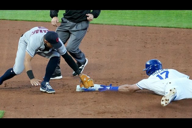 Indians come from behind to down Royals