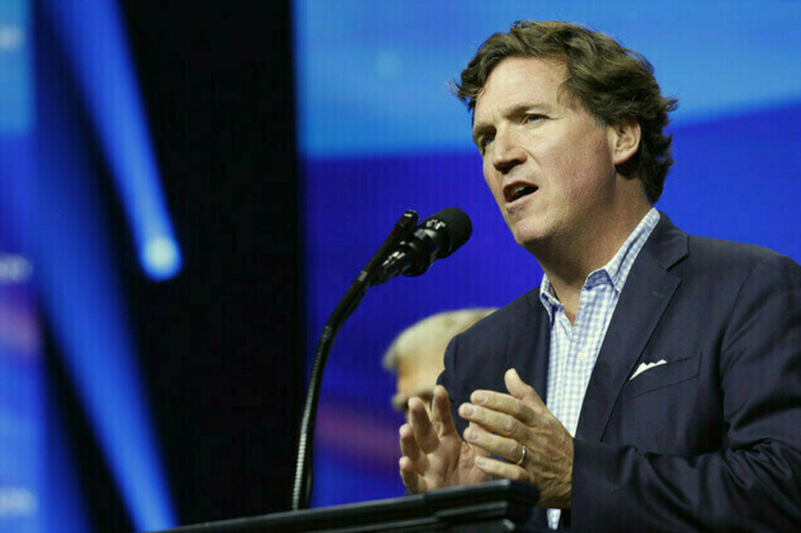 Americans fighting for Ukraine should lose citizenship  Carlson