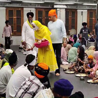 Preity Zinta participates in seva during visit to Golden Temple