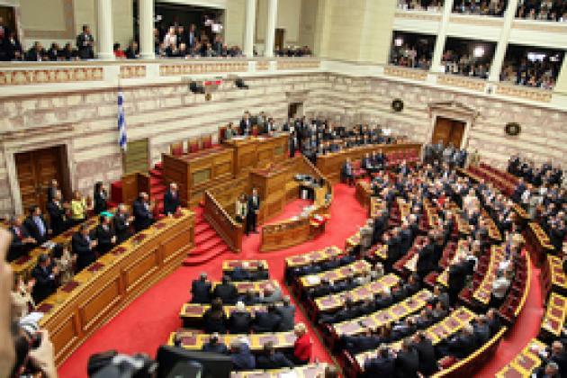 Greek gov't wins confidence vote