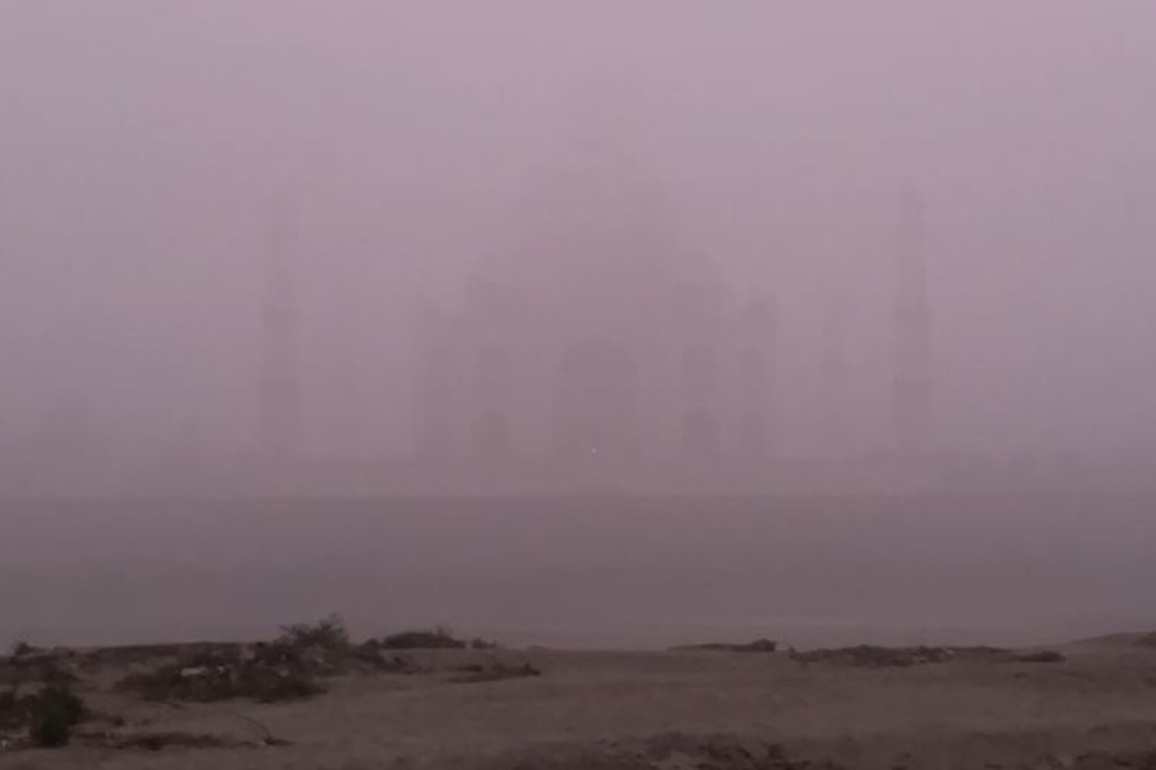 Dense fog engulfs Agra, Taj Mahal fades from view