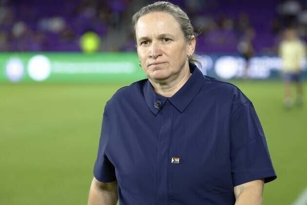 Reign extend coach Laura Harvey through 2028 season