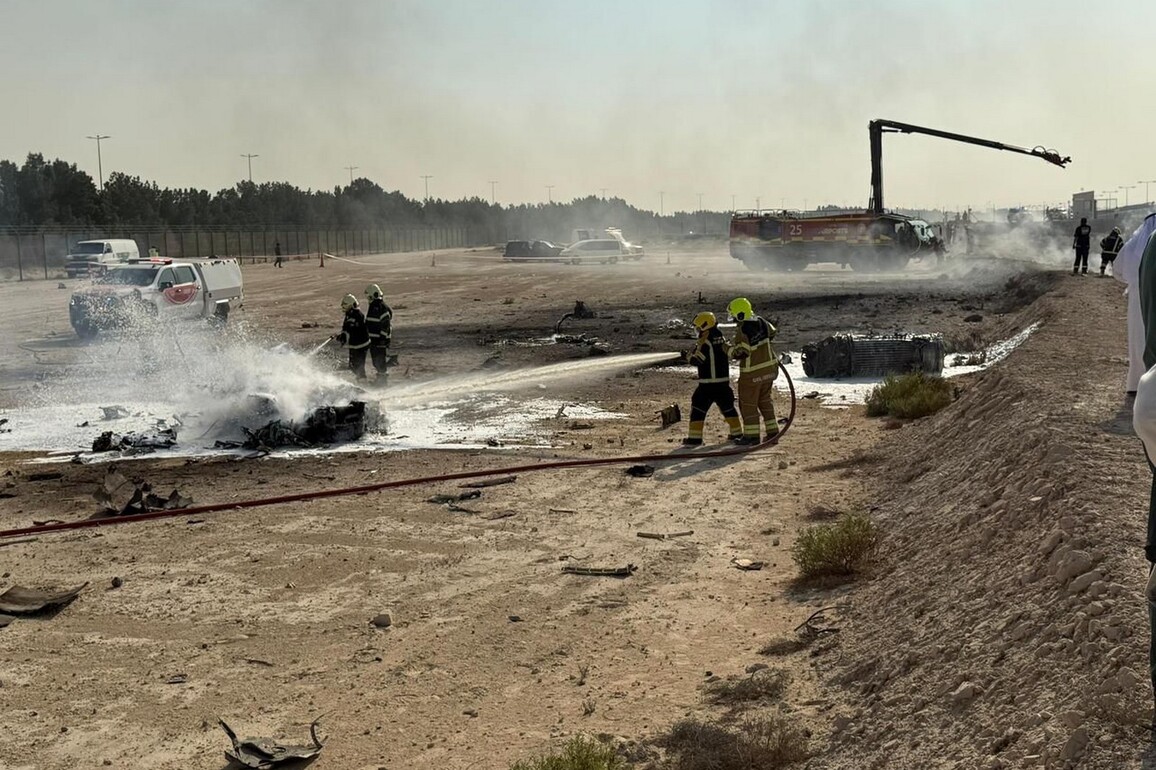 Dubai emergency teams spring to work at IAF Tejas crash site
