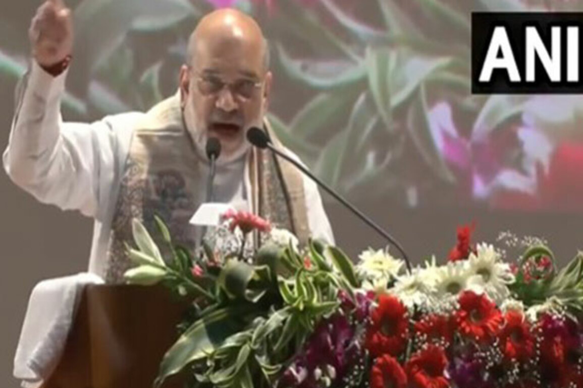 Amit Shah lays foundation stone for various developmental projects, challenges Lalu Yadav to show his "blueprint for Bihar"