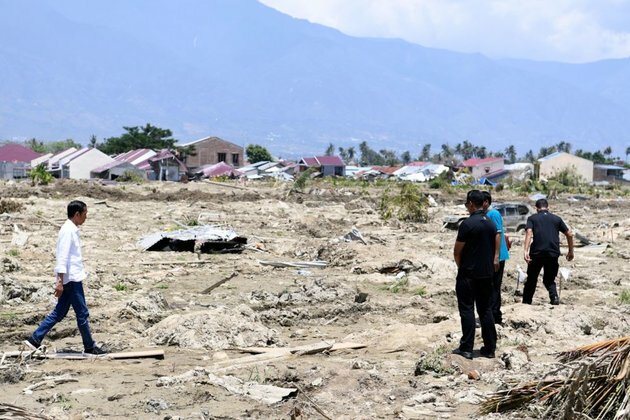 Indonesian President Returns to Disaster Scene as Death Toll Rises