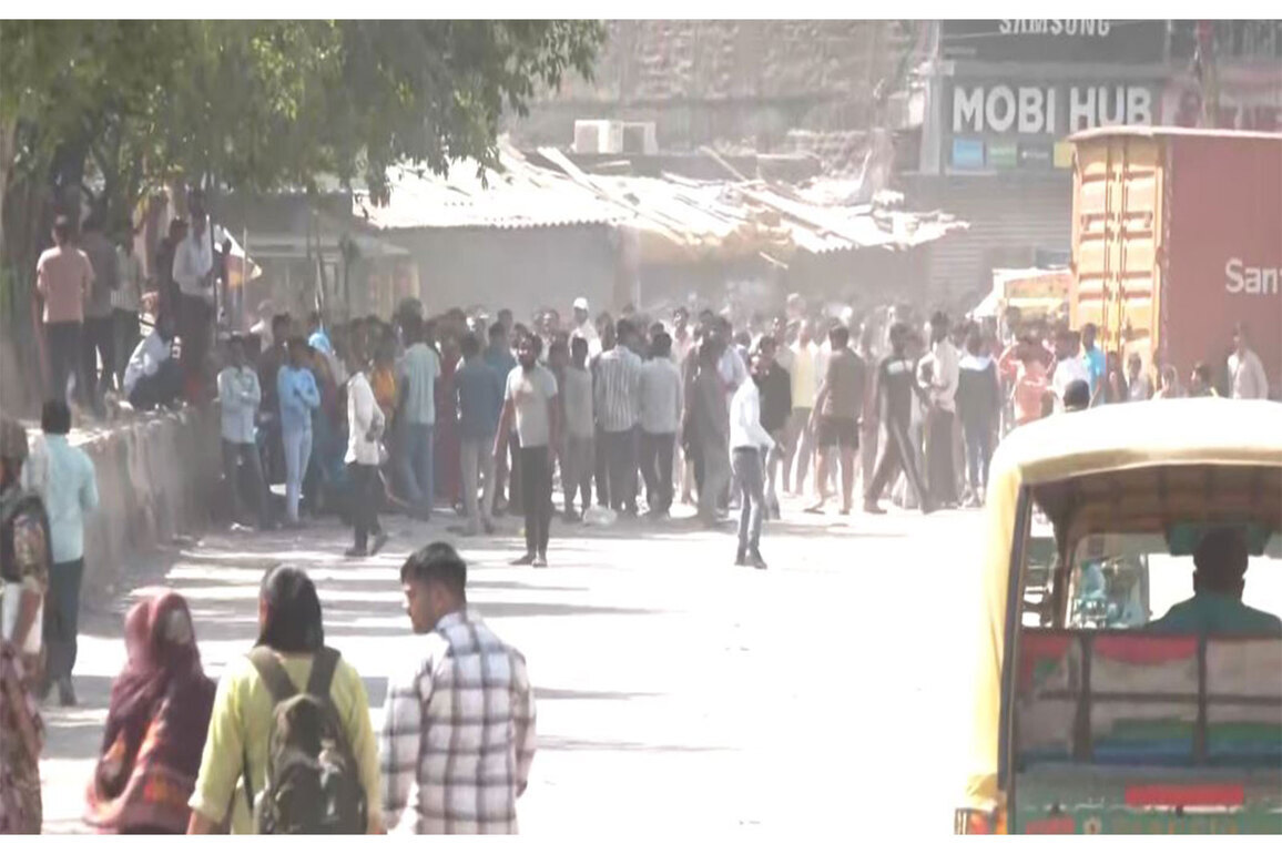 UP: Workers' protest continues in Noida Phase 2, police deployed