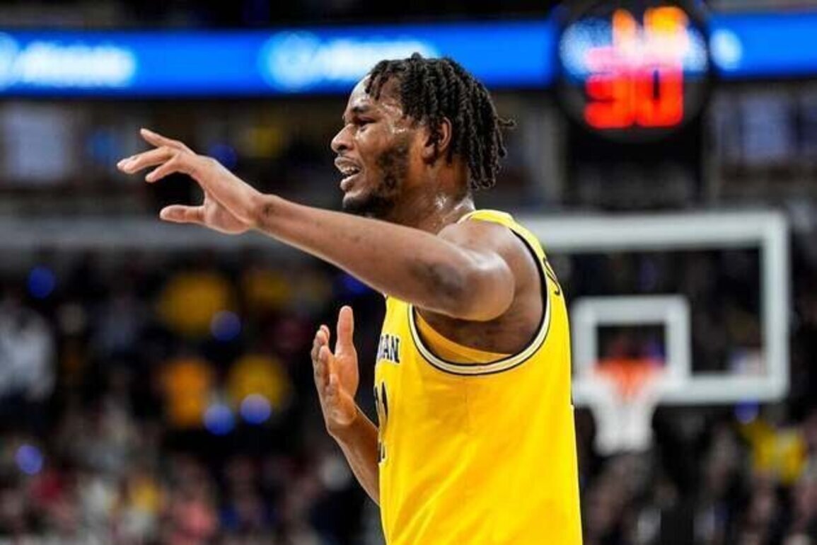 Michigan's Morez Johnson staying in NBA draft