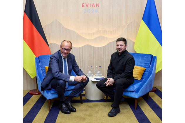 "Thank you for supporting Ukraine": Zelenkyy holds talks on "strengthening" air defence with German Chancellor Merz