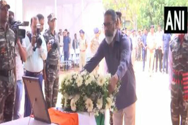 Jharkhand CM Hemant Soren, Governor Santosh Kumar pay tributes to deceased jawan