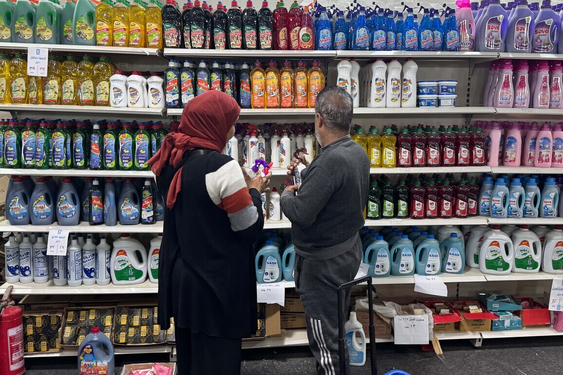 EGYPT-ECONOMIC IMPACT-IRAN CONFLICT-RISING PRICES