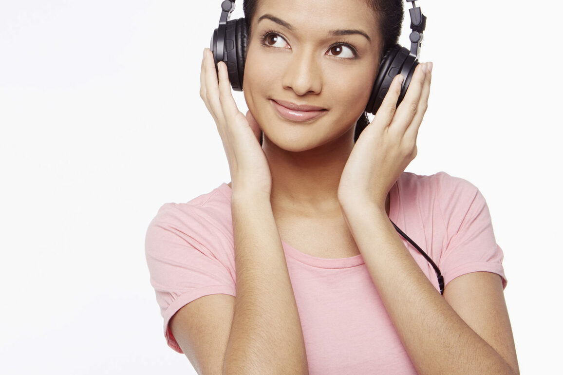 AM-FM Tops TikTok, YouTube in Podcast Fan Conversion