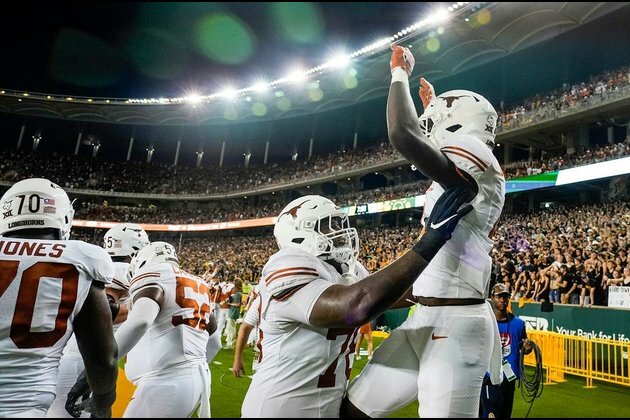 Perfect seasons on line as No. 3 Texas, No. 24 Kansas clash