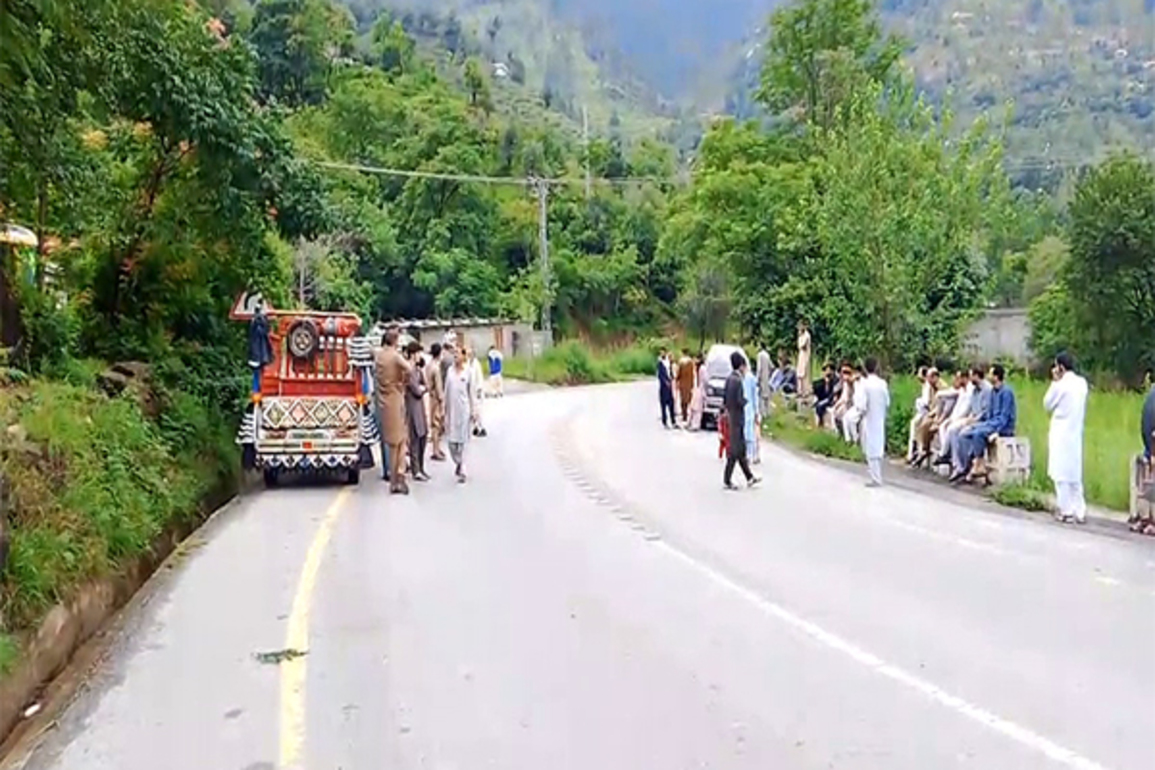 Transporters protest in PoJK's Jhelum valley over unauthorised vehicles and fines