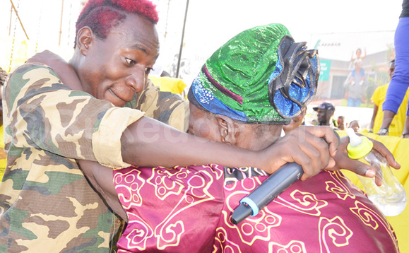 Omukadde ng’azina ne Daxx Kartel. Omukadde ng’azina ne Daxx Kartel.