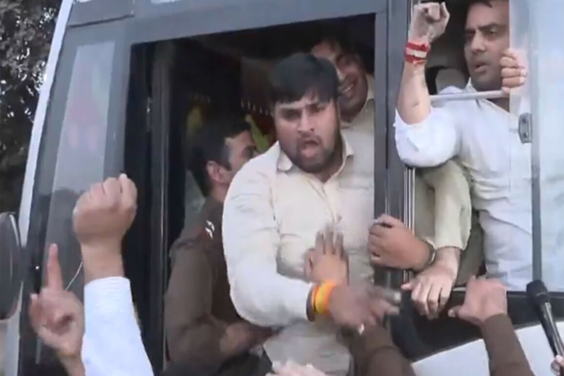 BJP Yuva Morcha members protest outside Rahul Gandhi's residence, detained by Delhi police
