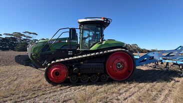 Oldaker discusses the ballasting on a Fendt 1162 Vario MT twin track tractor.
