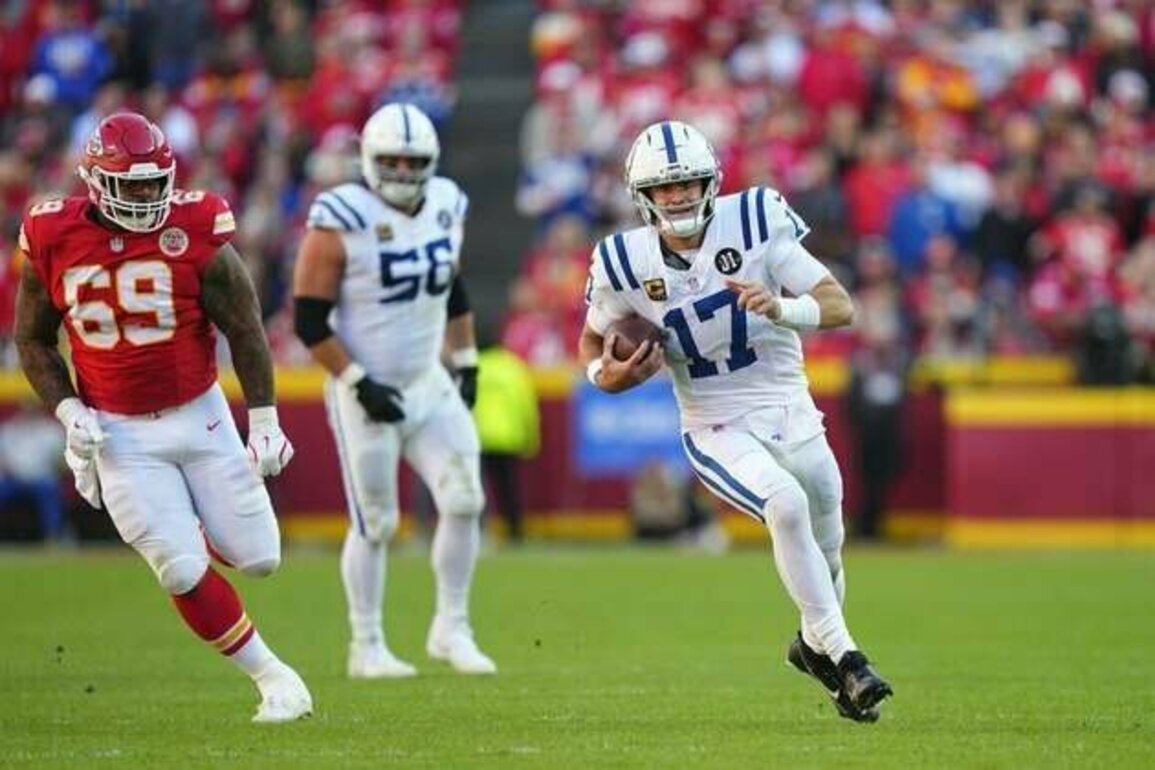 Colts QB Daniel Jones full-go at practice despite reported broken fibula