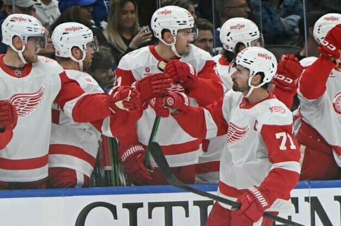 Mason Appleton scores in final minute; Red Wings top Leafs again