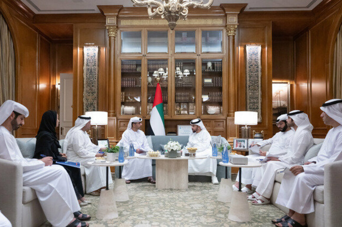 Hamdan bin Zayed receives Abu Dhabi Ports delegation; reviews infrastructure project updates