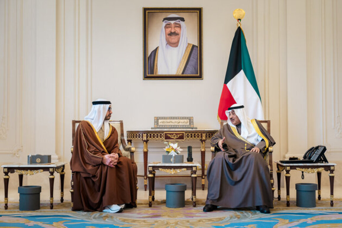 Crown Prince of Kuwait receives Abdullah bin Zayed