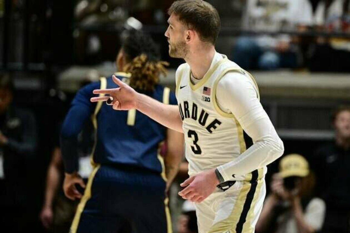 Purdue remains No. 1, Arizona rises to No. 2