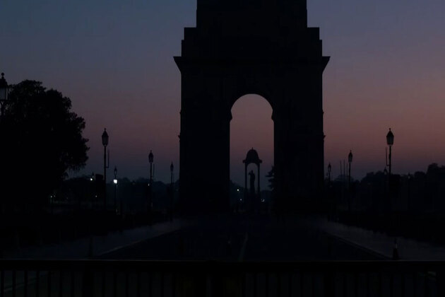Delhi's air quality improves, AQI recorded at 221 in 'Poor' category