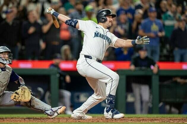 Cal Raleigh homers twice, 7th to reach 60 in season
