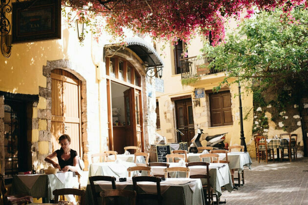 Rising Prices in Greece Force Tourists to Shorten Their Stays