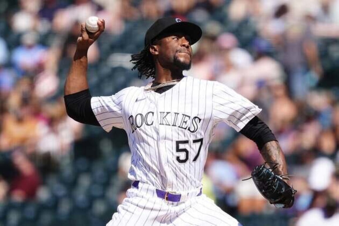Yankees acquire RHP Angel Chivilli from Rockies