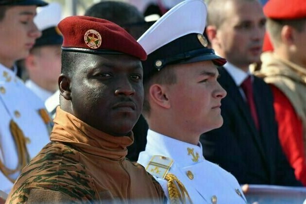 Qui est Ibrahim Traore du Burkina Faso, le capitaine burkinab qui fait des vagues en Afrique de l'Ouest?