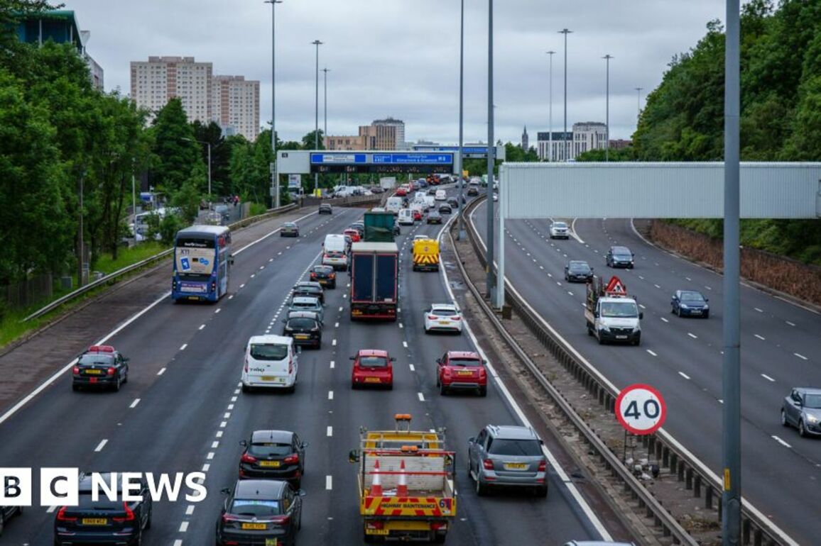Travel disruption as M8 reopens after early morning closure