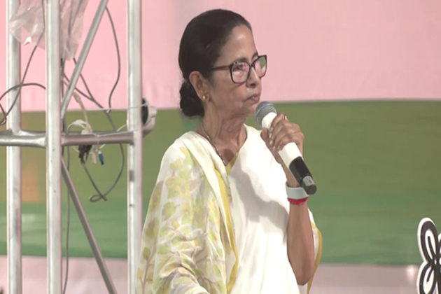 Does not suit ECI to act like a lollipop: West Bengal CM Mamata Banerjee