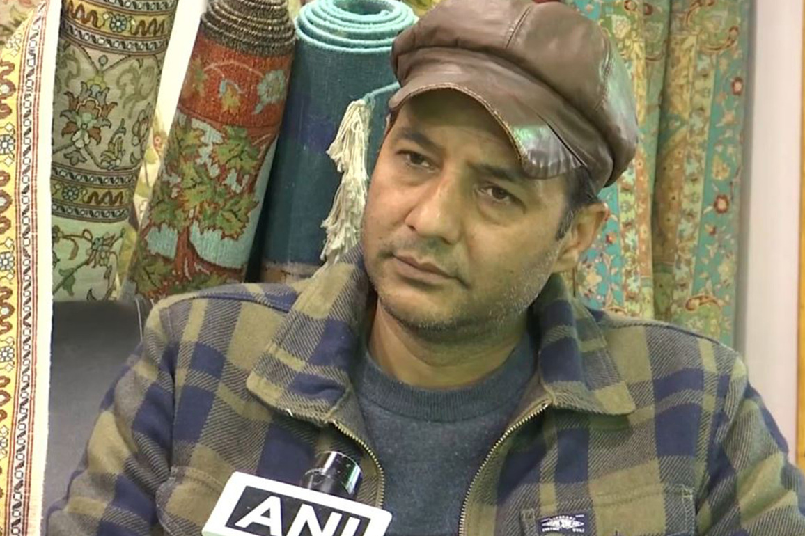 Artisan Shahnawaz Sofi aims to promote ancestral Kashmiri pashmina weaving with modern calligraphy