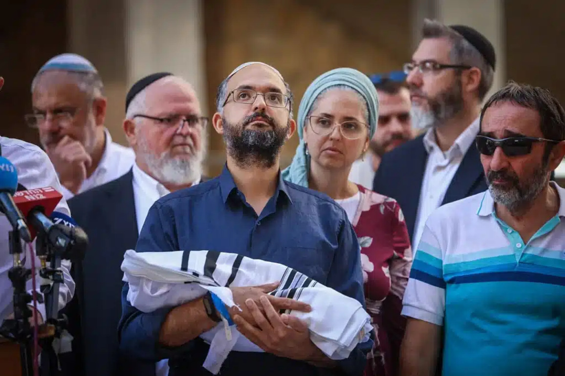 Slain Israeli infant Ravid Chaim Gez buried next to mother in Jerusalem - Texas Jewish Post