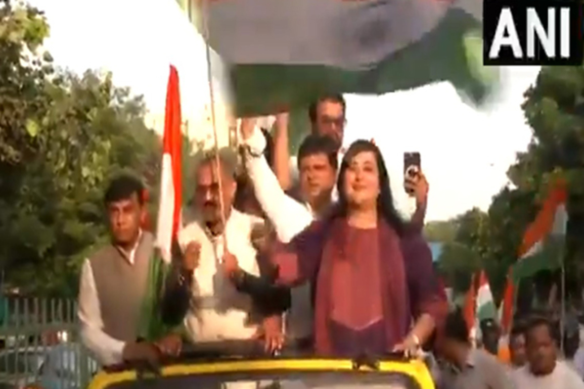 Delhi: BJP MP Bansuri Swaraj participates in 'Tiranga Yatra' along with MLA Anil Sharma