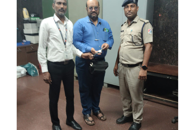 Tamil Nadu: Passenger lauds Railway staff for swift recovery of lost wristwatch