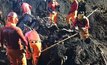 Bombeiros em busca de vítimas após rompimento de barragem em Brumadinho/Divulgação