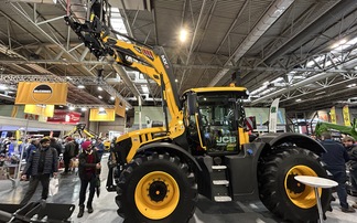 LAMMA 2026: MX Fastrac loader platform 