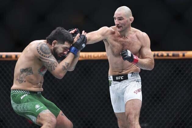Sean Strickland snaps Anthony Hernandez's win streak with TKO victory